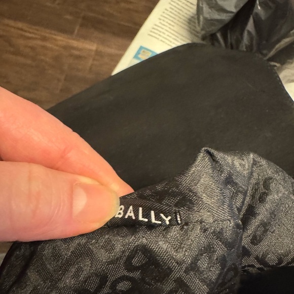 Bally Suede and Patent Leather Shoulder bag - Picture 5 of 8